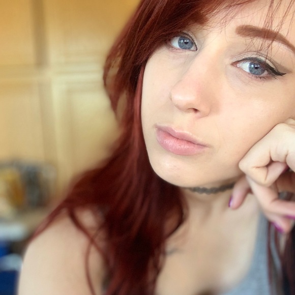 Meet your Posher, Natalie - Picture 2 of 2